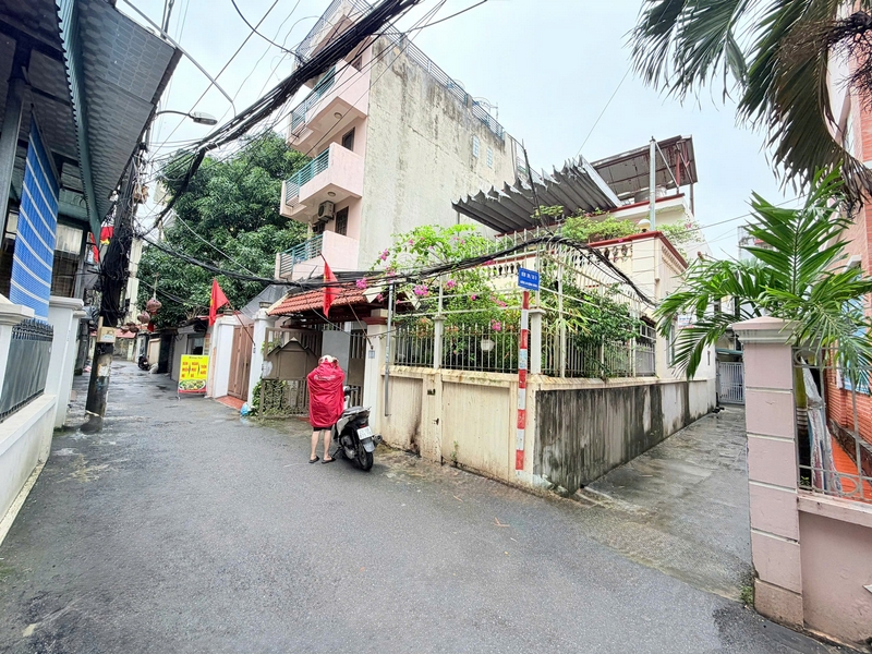 Hình 1. Mặt tiền rộng rãi, lối vào ngõ 2,8m