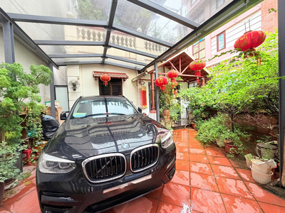 Hình 2. Sân vườn và khu vực để xe - 1