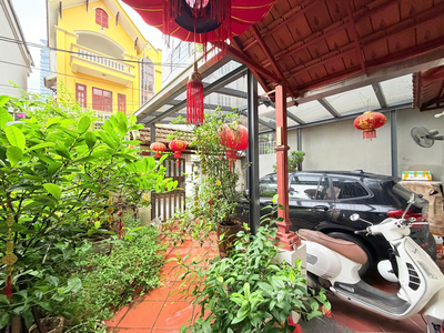 Hình 2. Sân vườn và khu vực để xe - 2